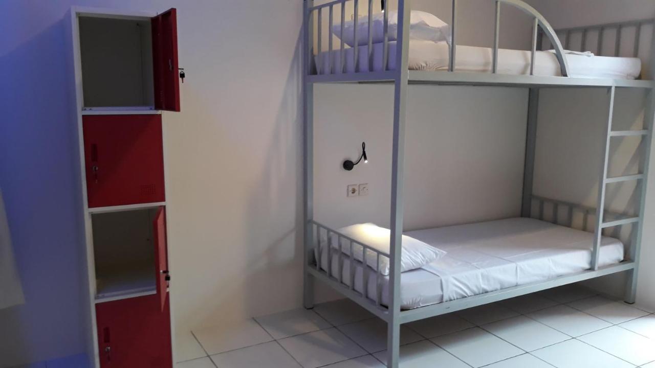 Bujang Lapuk Hostel Sekotong Eksteriør billede