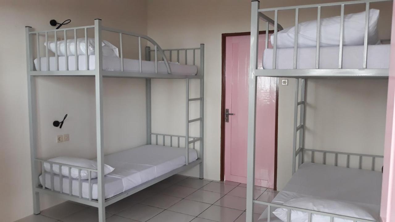Bujang Lapuk Hostel Sekotong Eksteriør billede